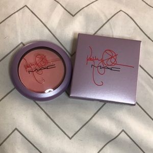 MAC x Kelly Osbourne Blush in Cheeky Bugger